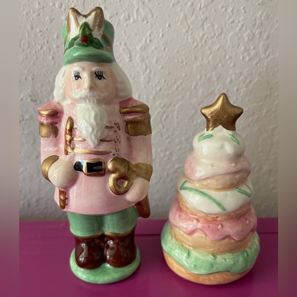 Other - Cosmos Gifts Nutcracker Christmas Donut Tree Salt & Pepper Shakers Pink Green